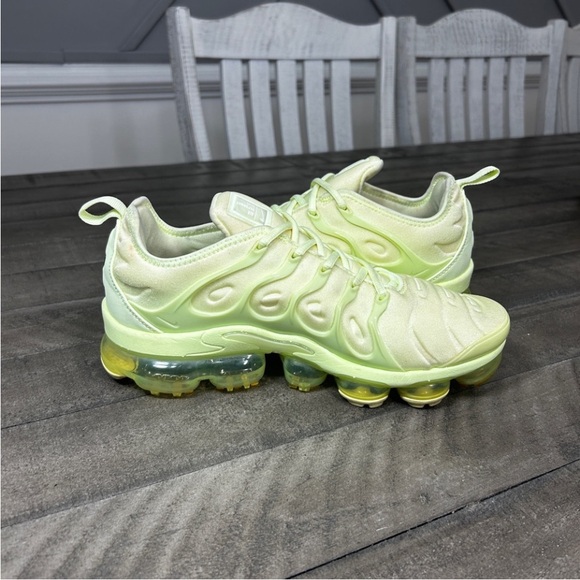 Nike Air Vapormax Plus Barely Volt Sz 9.5 - Picture 3 of 6